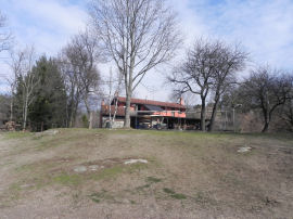 Panorama sul Ristorante La Monella sui bordi del Lago Pistono (32476 bytes)
